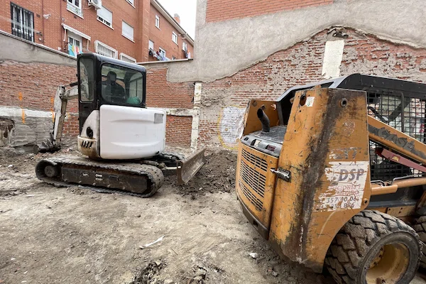 Imagen de proyectos de obras de demolición, excavación y retirada de amianto completados por Coty Demoliciones en Madrid.