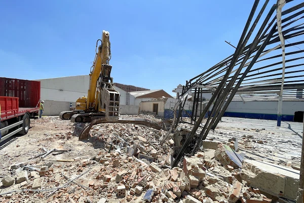 Imagen de proyectos de obras de demolición, excavación y retirada de amianto completados por Coty Demoliciones en Madrid.