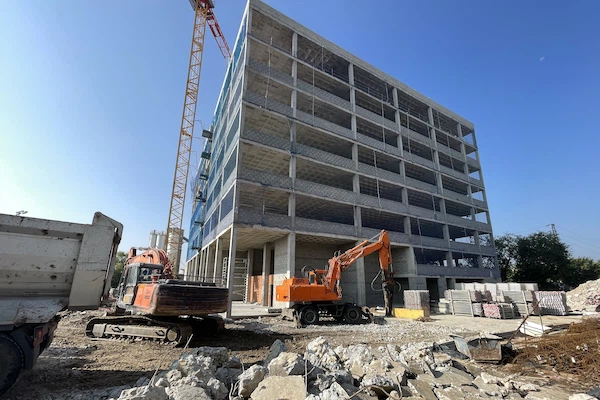 Imagen de proyectos de obras de demolición, excavación y retirada de amianto completados por Coty Demoliciones en Madrid.